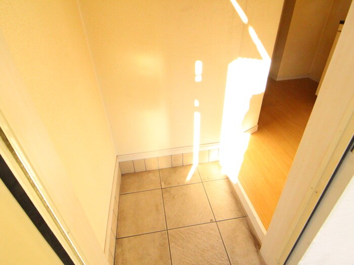 物件内観写真13　(玄関)