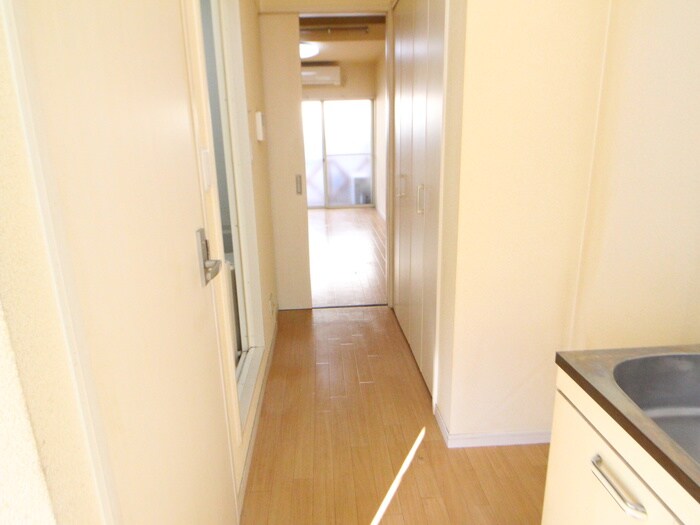 物件内観写真14　(廊下)