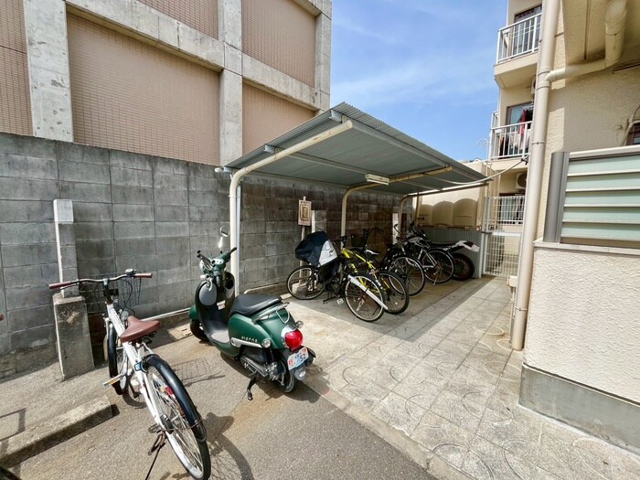 物件外観写真3　(駐輪場)