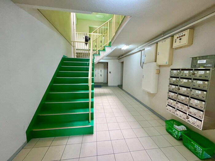 物件外観写真5　(エントランス部分)