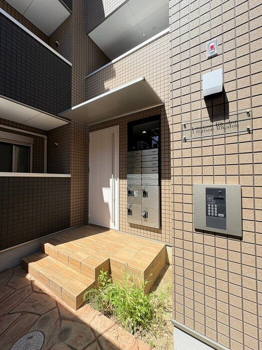 物件外観写真3　(エントランス部分)
