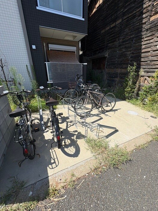 物件外観写真4　(駐輪場)