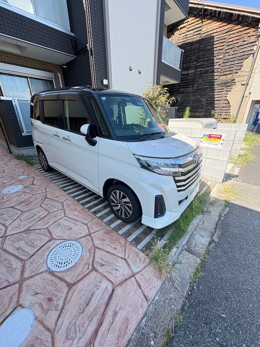 物件外観写真5　(駐車場)