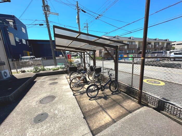 物件外観写真4　(駐輪場)