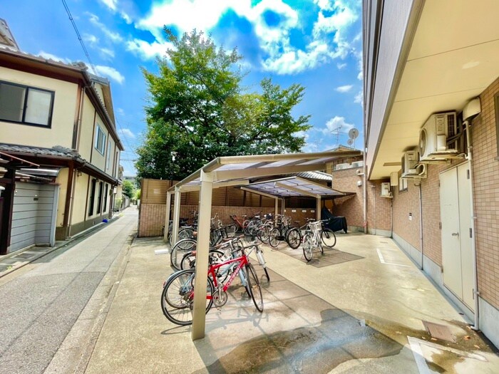 物件外観写真2　(駐輪場)