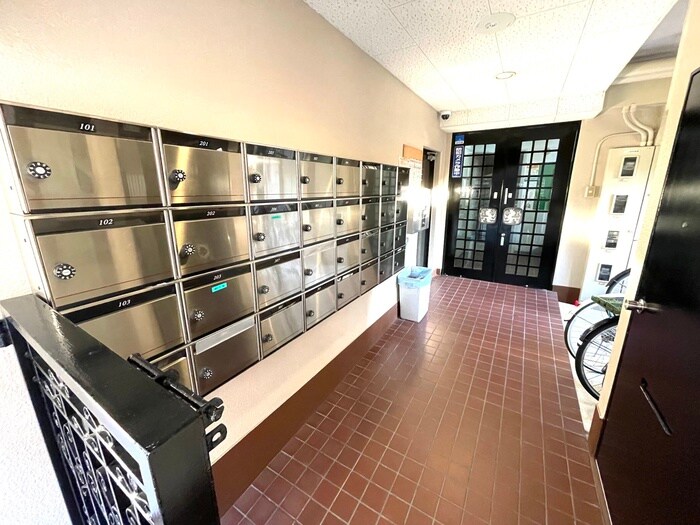 物件外観写真5　(エントランス部分)