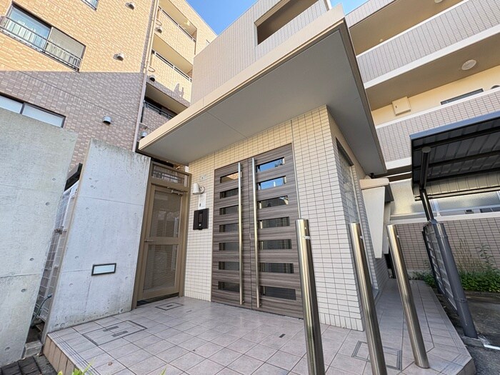 物件外観写真4　(エントランス部分)