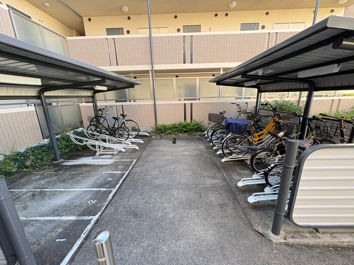 物件外観写真6　(駐輪場)