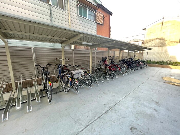 物件外観写真5　(駐輪場)