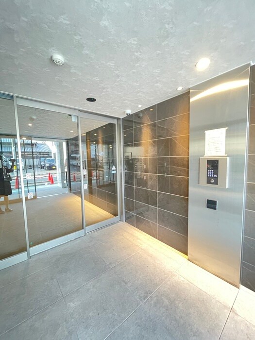 物件外観写真6　(エントランス部分)