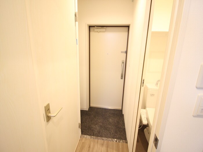 物件内観写真16　(玄関)