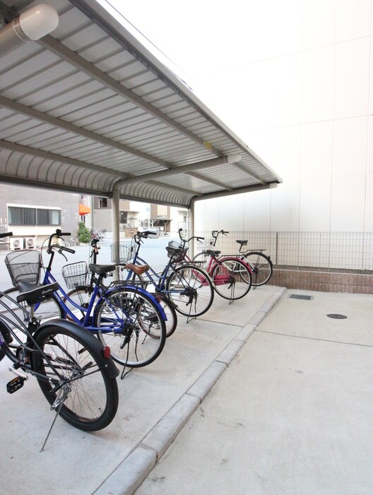 物件外観写真3　(駐輪場)