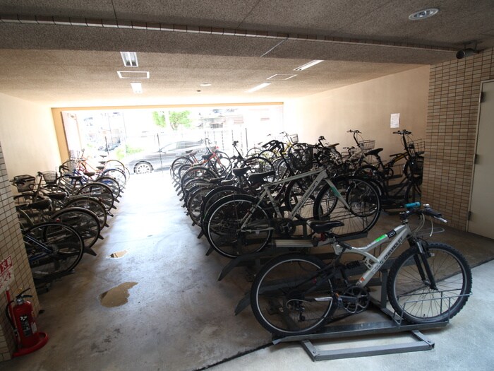 物件外観写真5　(駐輪場)