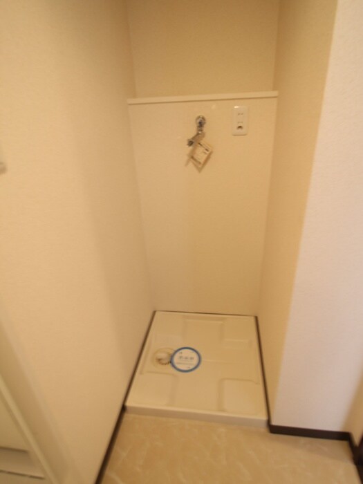 物件内観写真18　(洗濯機置場)