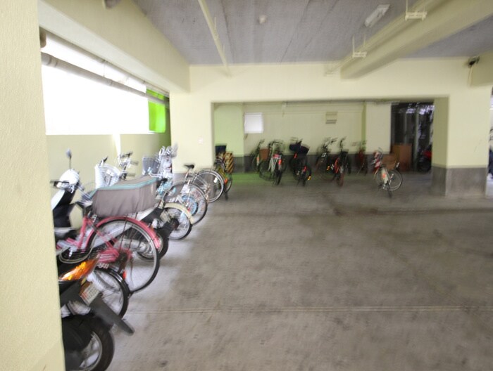 物件外観写真5　(駐輪場)