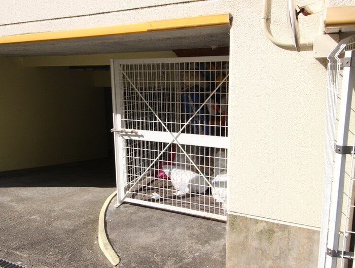 物件外観写真6　(駐車場)