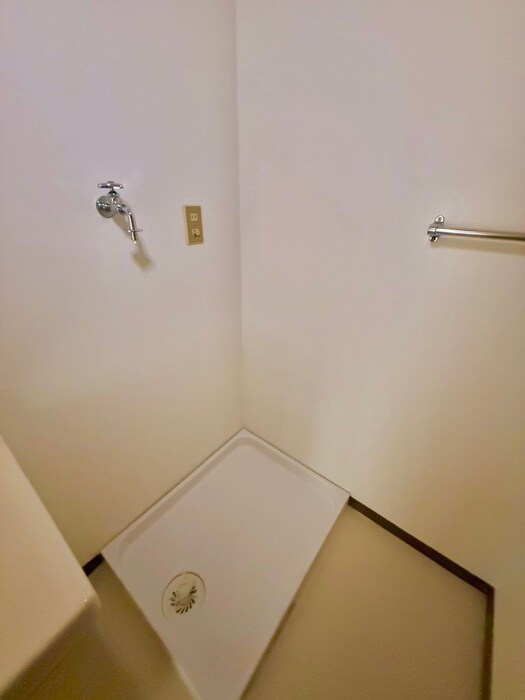 物件内観写真16　(洗濯機置場)