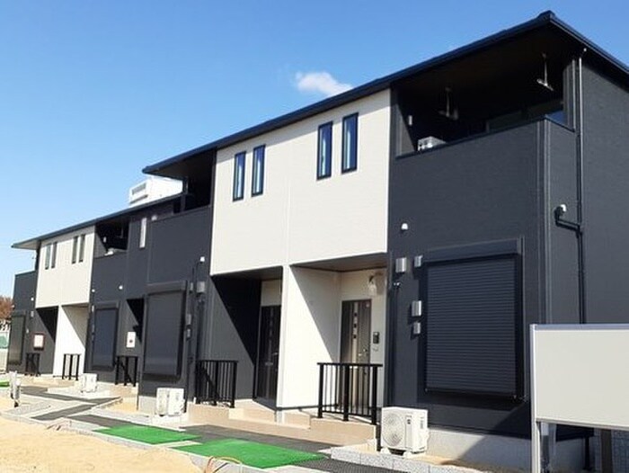 物件外観写真4　(エントランス部分)