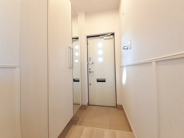 物件内観写真16　(玄関)