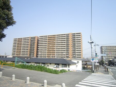 ﾛ-ﾚﾙｽｸｴｱ枚方ﾌｫﾚｽﾄｹﾞ-ﾄ（729）外観写真