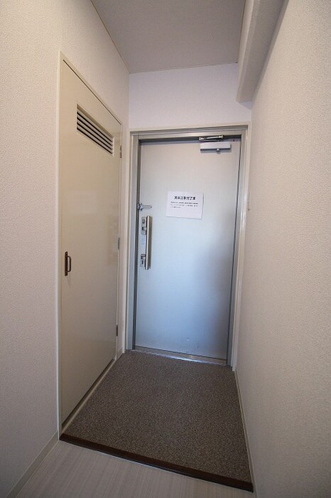 物件内観写真7　(玄関)