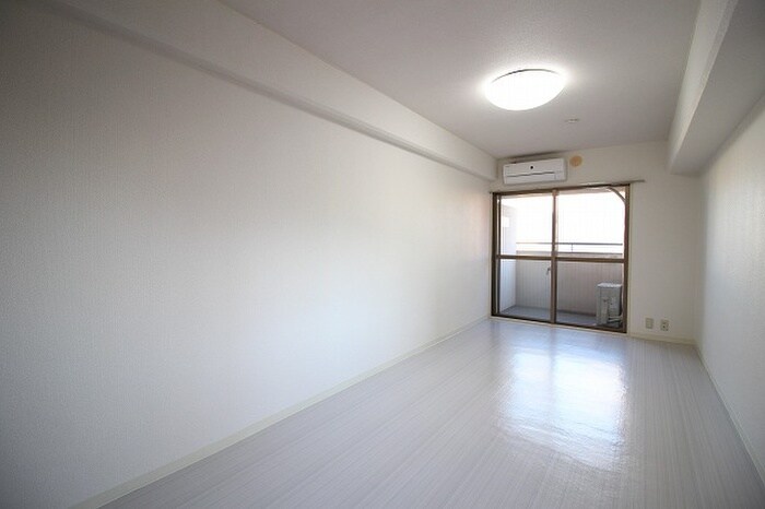 物件内観写真10　(居室)