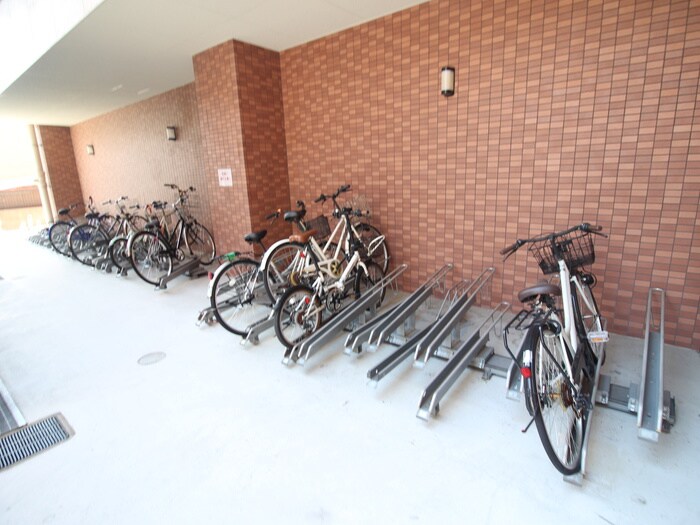 物件外観写真3　(駐輪場)