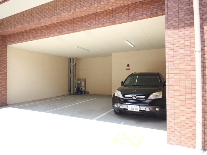 物件外観写真5　(駐車場)