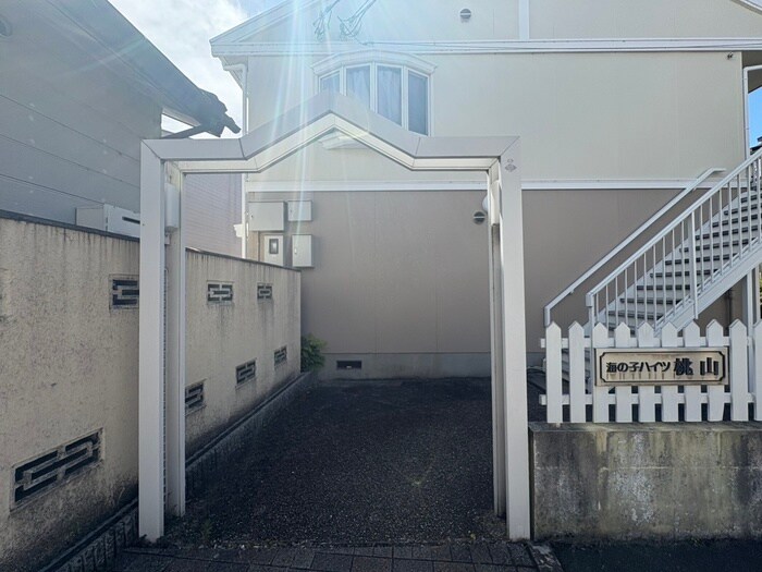 物件外観写真3　(エントランス部分)