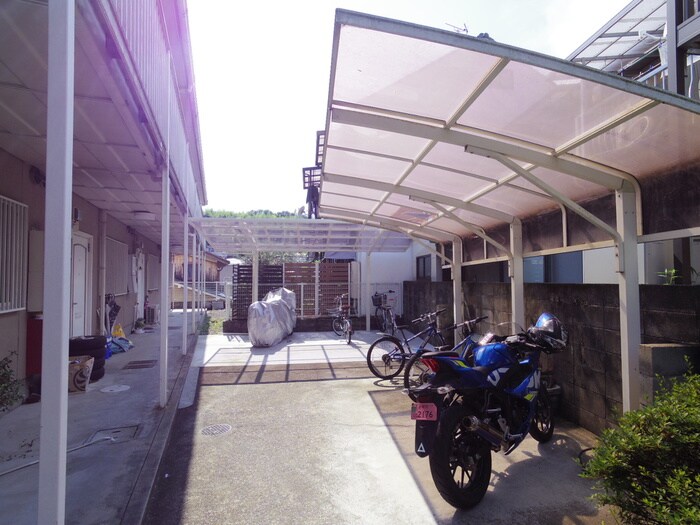 物件外観写真4　(駐輪場)