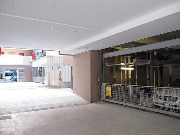 物件外観写真3　(駐車場)