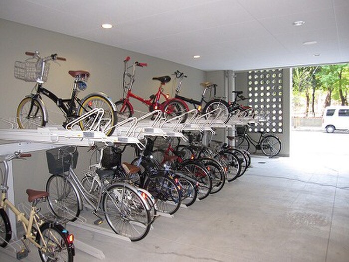 物件外観写真4　(駐輪場)