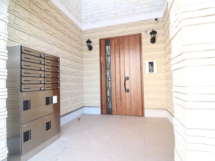 物件外観写真2　(エントランス部分)