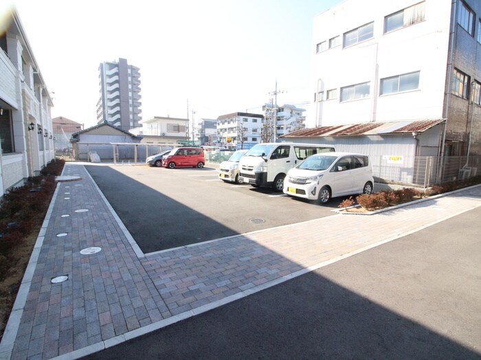 物件外観写真4　(駐車場)