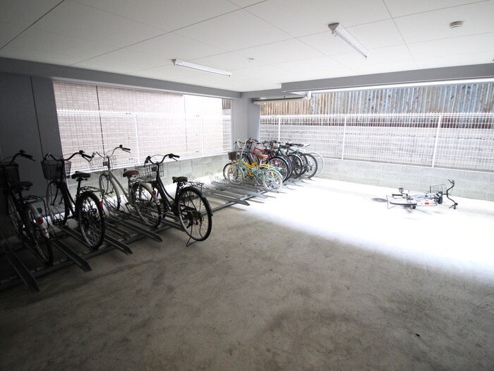 物件外観写真6　(駐輪場)