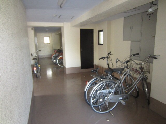 物件外観写真3　(駐輪場)