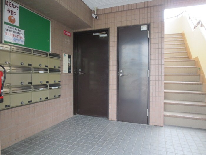物件外観写真5　(エントランス部分)