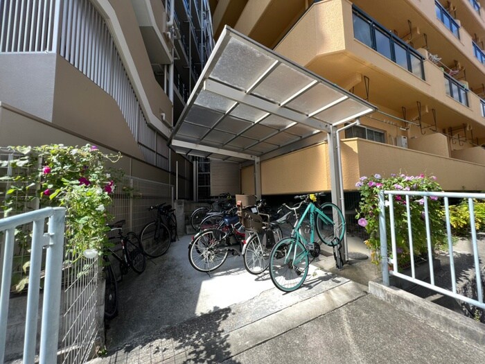 物件外観写真3　(駐輪場)