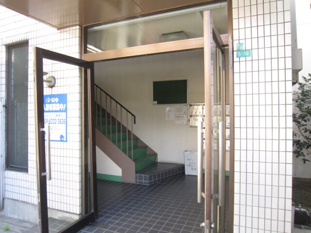 物件外観写真2　(エントランス部分)