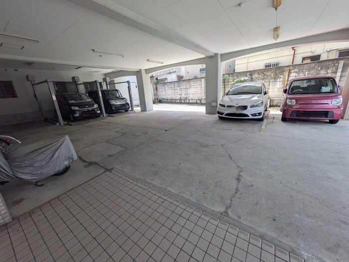 物件外観写真4　(駐車場)