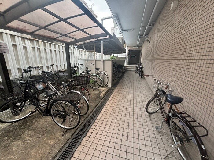 物件外観写真5　(駐輪場)