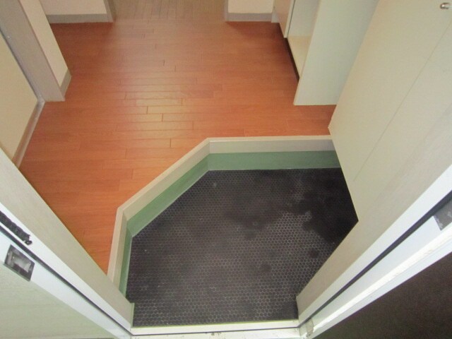 物件内観写真7　(玄関)