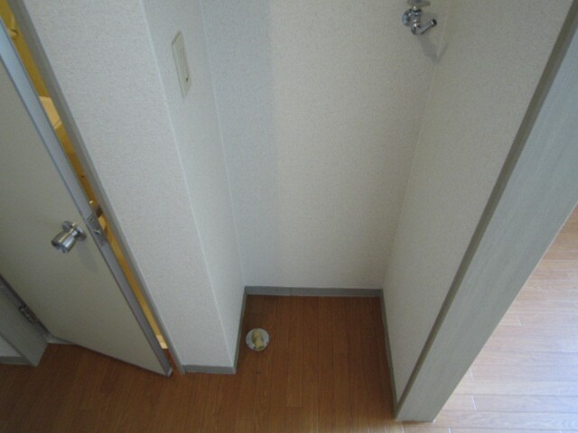 物件内観写真14　(洗濯機置場)