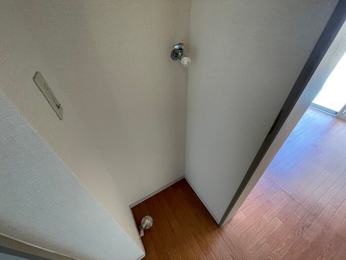 物件内観写真14　(洗濯機置場)