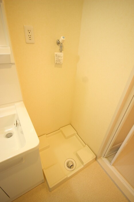 物件内観写真13　(洗濯機置場)