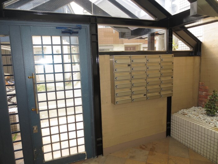 物件外観写真5　(エントランス部分)