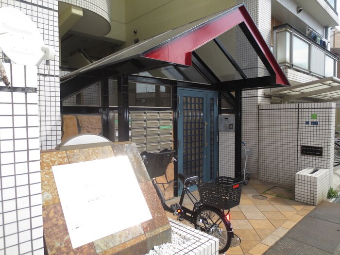 物件外観写真6　(エントランス部分)