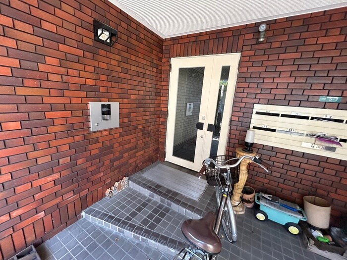 物件外観写真4　(エントランス部分)
