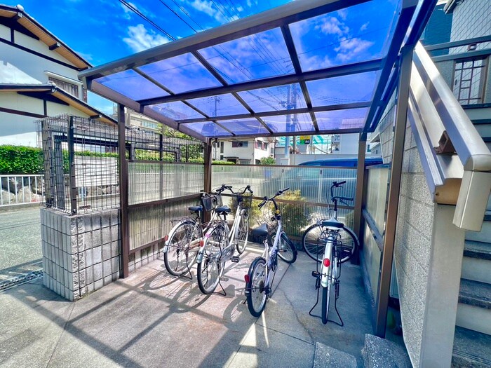 物件外観写真4　(駐輪場)