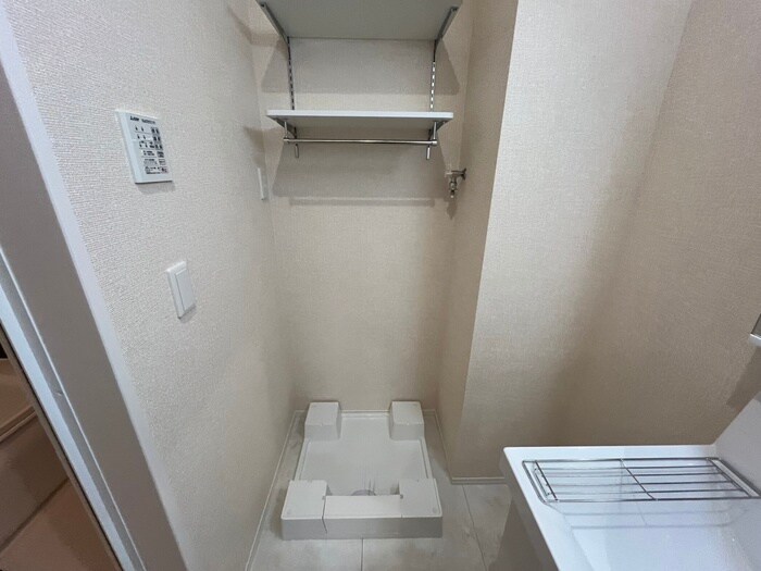 物件内観写真18　(洗濯機置場)